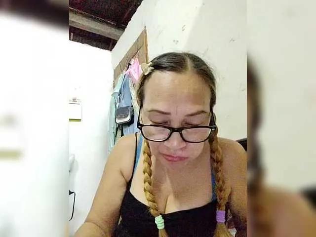 cherrywhite03 on BongaCams