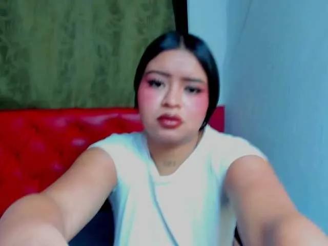 hiilary19 on BongaCams