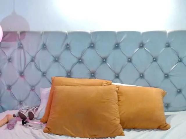 Melody-Mansson on BongaCams