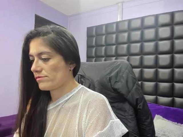 sara-squirtt on BongaCams 