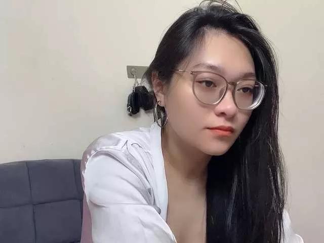Selena295 on BongaCams 