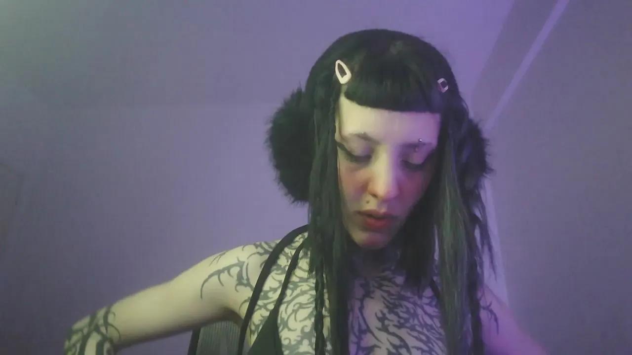 bad_doll_bb on Cam4