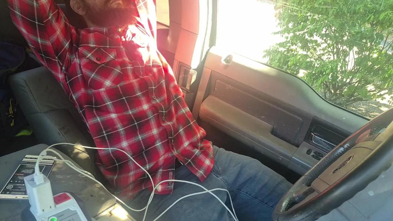 Beardedveteran on Cam4