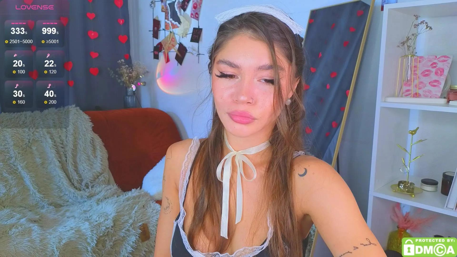 Caroline_Brownn on Cam4