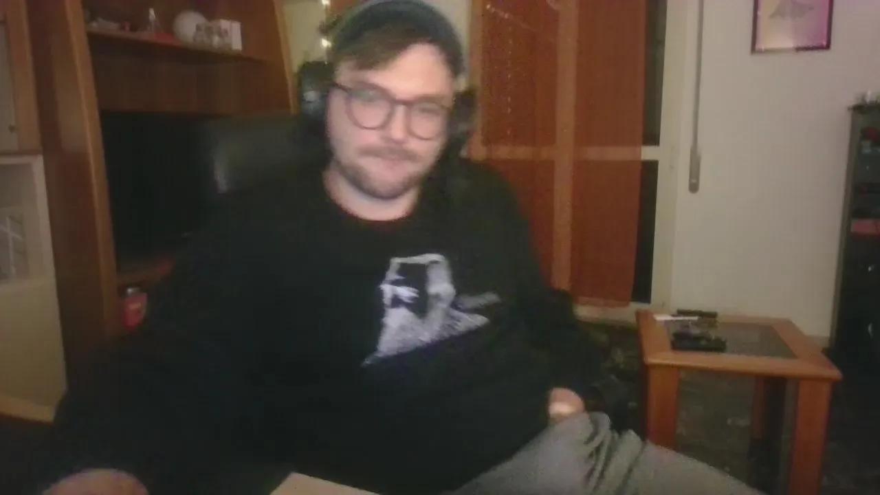 hornyboy327 on Cam4