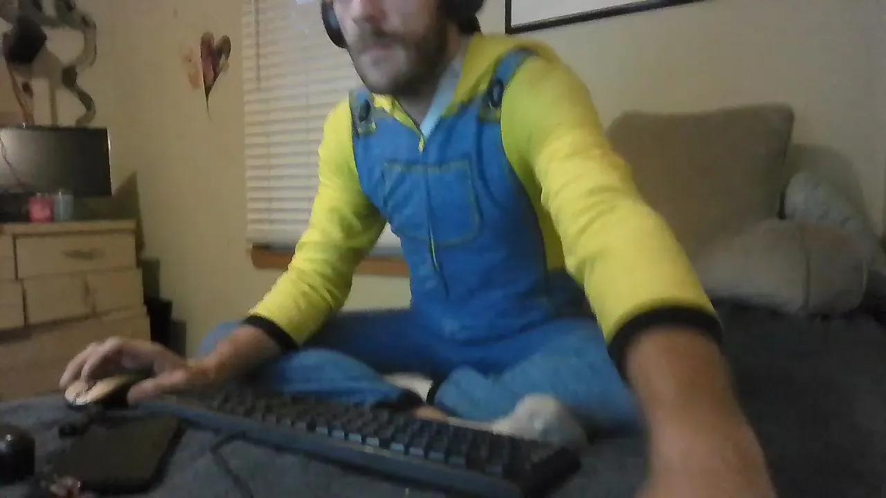 LittleSneakers9 on Cam4 