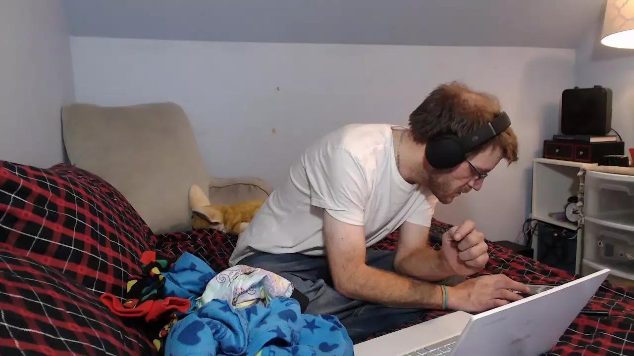 LittleSneakers9 on Cam4 