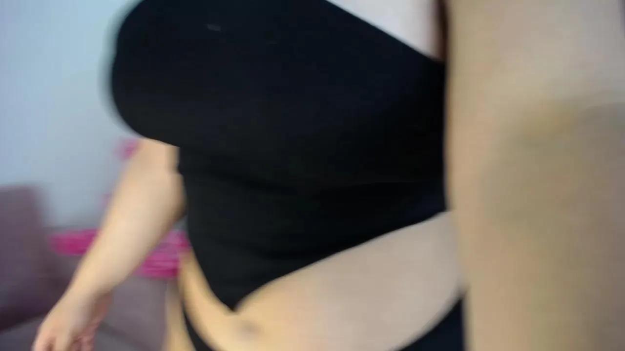 NavannyCattan on Cam4 