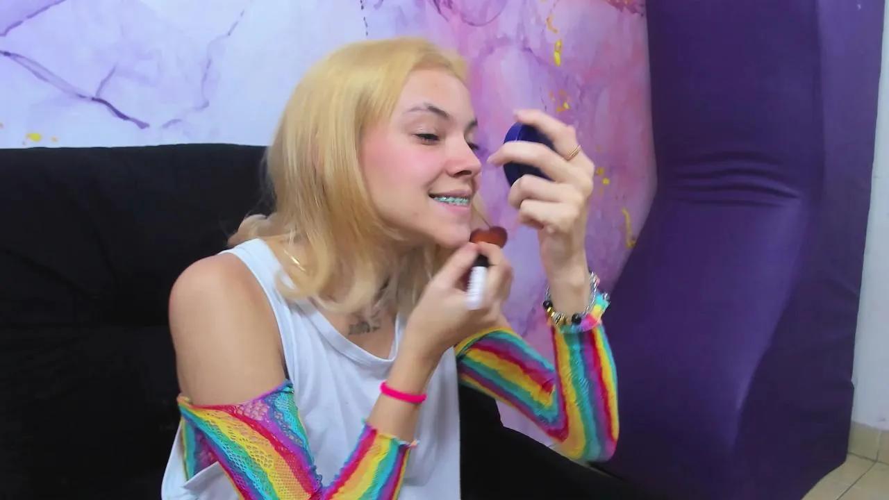 Sashacamhot on Cam4 
