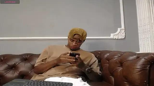 AaronCruz_ on StripChat 
