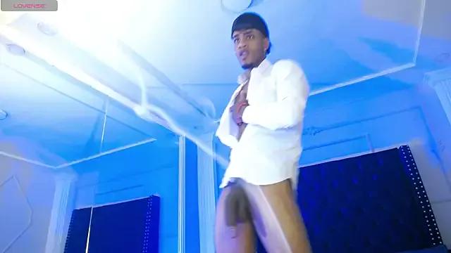 AaronCruz_ on StripChat 