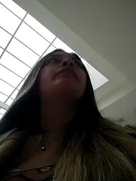 alana_69 — Show boobs while walking in the mall