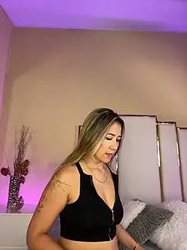 Alexandraa_Gomez — ON ur KNEES UP hte ASS TEASE IT