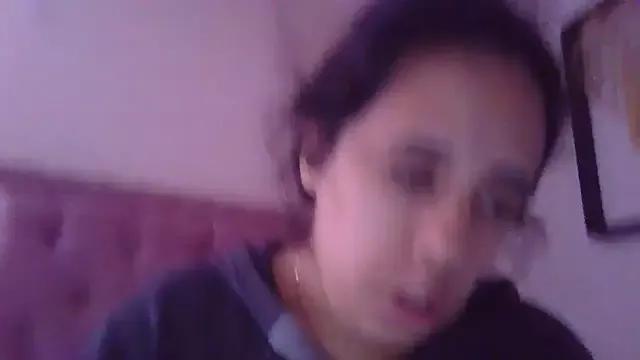 annarose19 on StripChat 