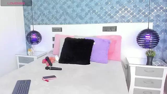 AnnieMoretti on StripChat 