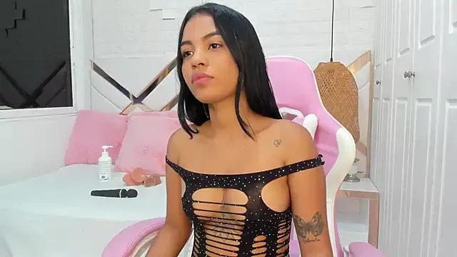 AnnieMoretti on StripChat 