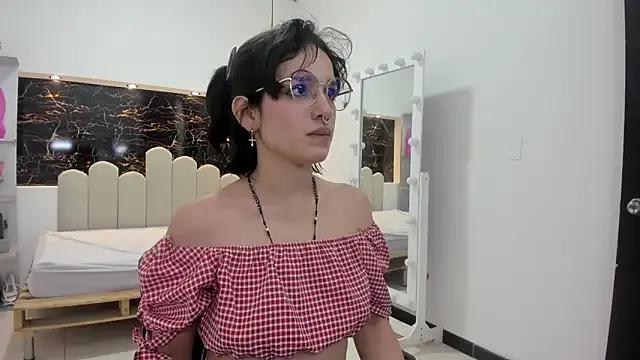 Annyrosee on StripChat 