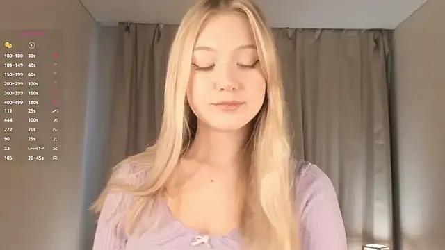 ArianeAumich on StripChat 