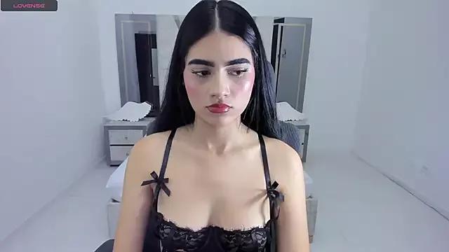 BellaaStorm on StripChat 