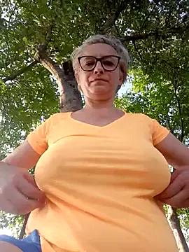BellaBellaHot on StripChat 