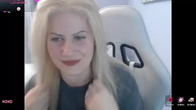 BellaStar84 on StripChat 