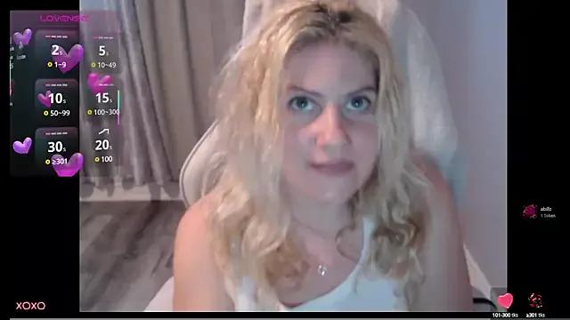 BellaStar84 on StripChat 