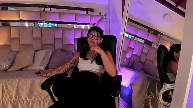 Dapnne_ — Legs open rubbing pussy