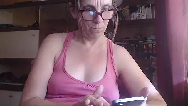 Dettybitch40 on StripChat 