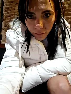 Doll_Loren on StripChat 