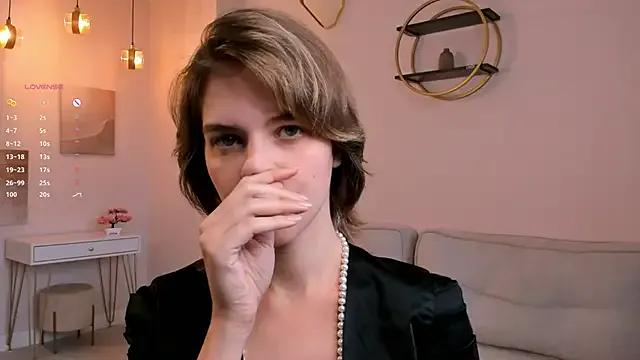 EleneButton on StripChat 