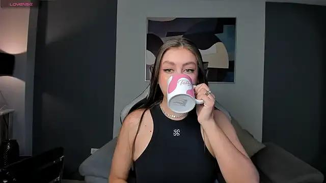 EllaClark on StripChat 
