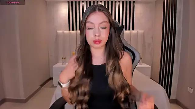 EllaClark on StripChat 