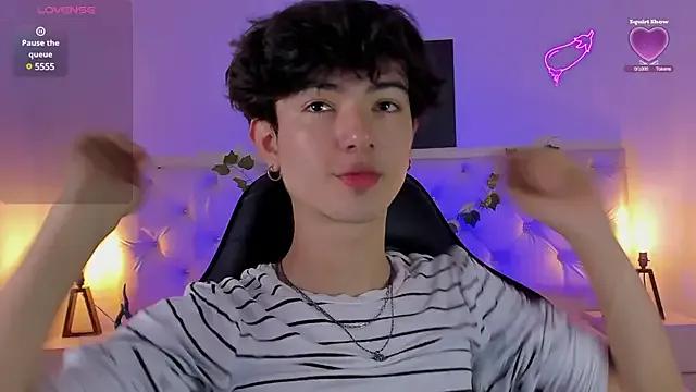 Elliot_younngg on StripChat 