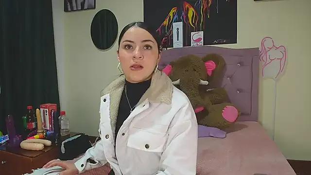 Emmie_Hot on StripChat 