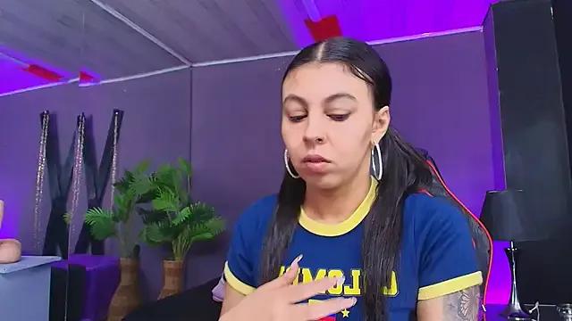 Juliet_Nasty — Vibrador durante 5 min