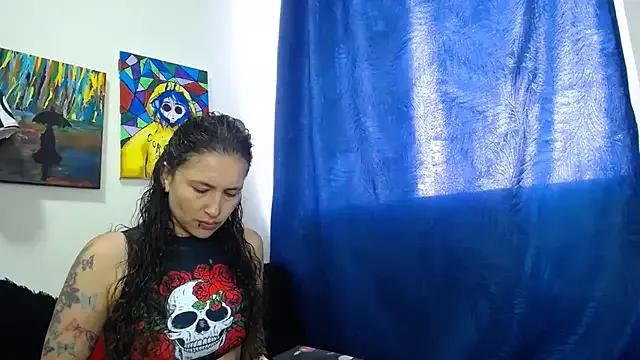 Leyla_Horny_Bg — show pussy