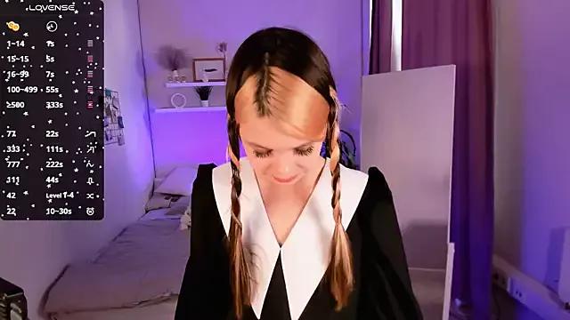 Lil_Amelie on StripChat 