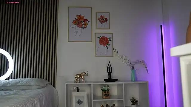 LillyDolls23 on StripChat 