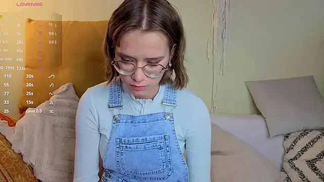 LinnGee on StripChat 