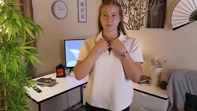 Mary_Davidson — lick lips close cam