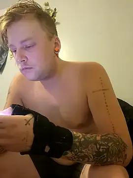matty244 on StripChat 