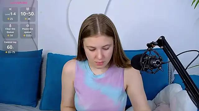 MelanieHenders — sit topless zoom 5 min