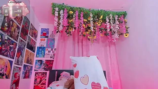 MissCurvyTop on StripChat 