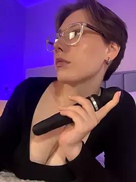 Molli_Luv on StripChat