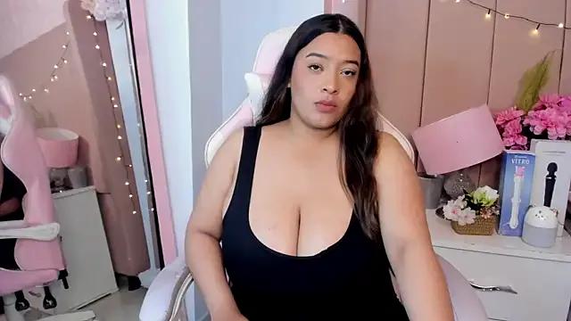 MollyBigBoobs12 on StripChat 