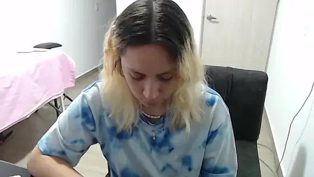 MommyMiaWs on StripChat 