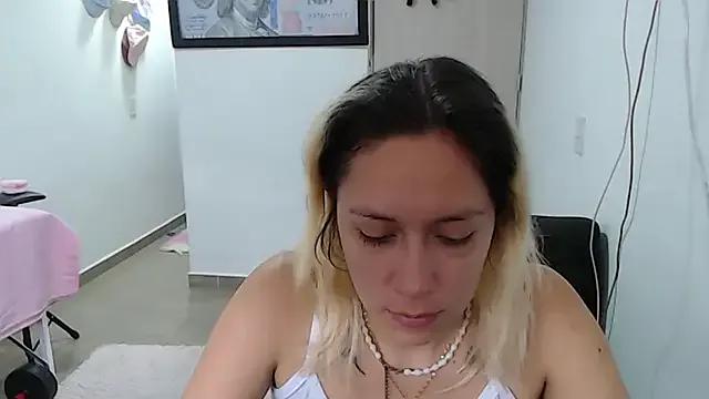 MommyMiaWs on StripChat 