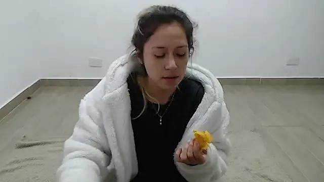 MommyMiaWs on StripChat 