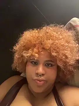 niki_wild18 — Show feet and close ass to cam