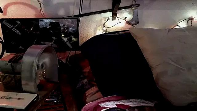 Pussyeat2please on StripChat 